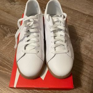 Brand new size 5.5Y (7Women) Nike Blazer Low